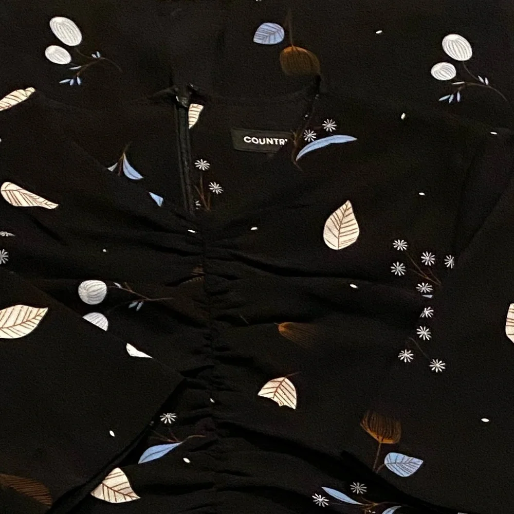 Country Road printed dress in black - Picture 3 of 4